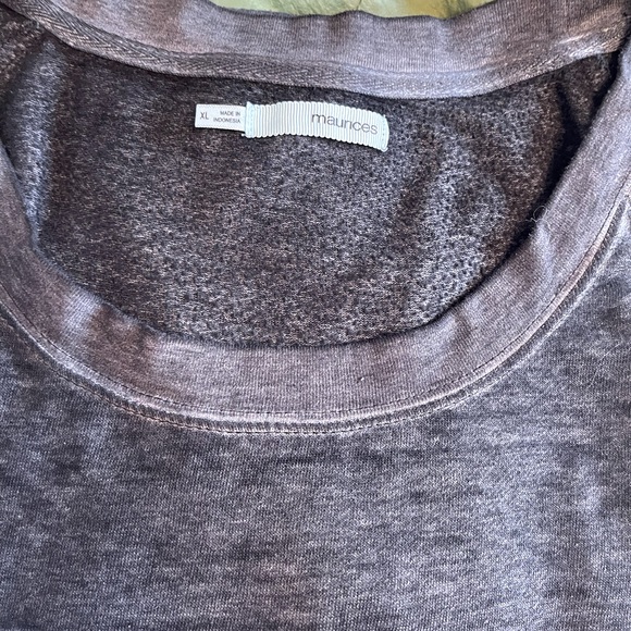 Grey long sleeve crewneck - super cozy - Picture 3 of 3